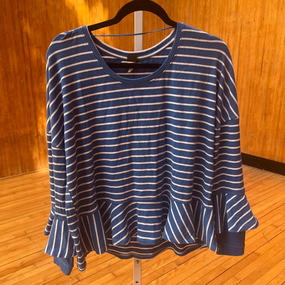 We The Free Blue Boxy 3/4 Sleeve Sweatshirt